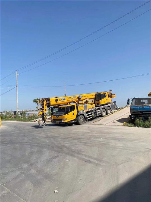 樊城区吊车作业时，可能会产生哪些额外收费项目？