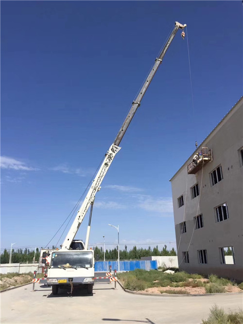 樊城区“轻装强干”—— 吊车的 “轻量化臂架” 技术