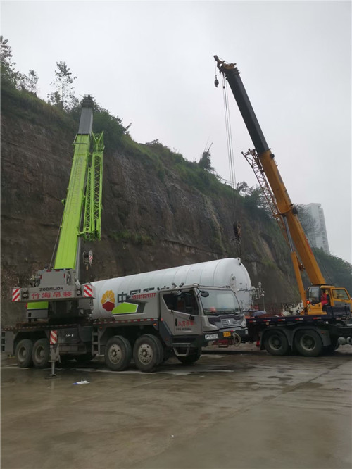 樊城区“不怕风雨冻”—— 吊车的 “恶劣环境适应” 技术